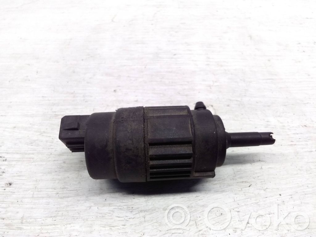 Opel Omega B2 Windscreen/windshield washer pump 