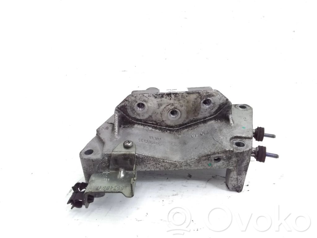 Fiat 500L Engine mounting bracket 