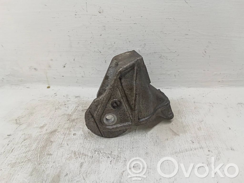 Mitsubishi Outlander Gearbox mounting bracket 