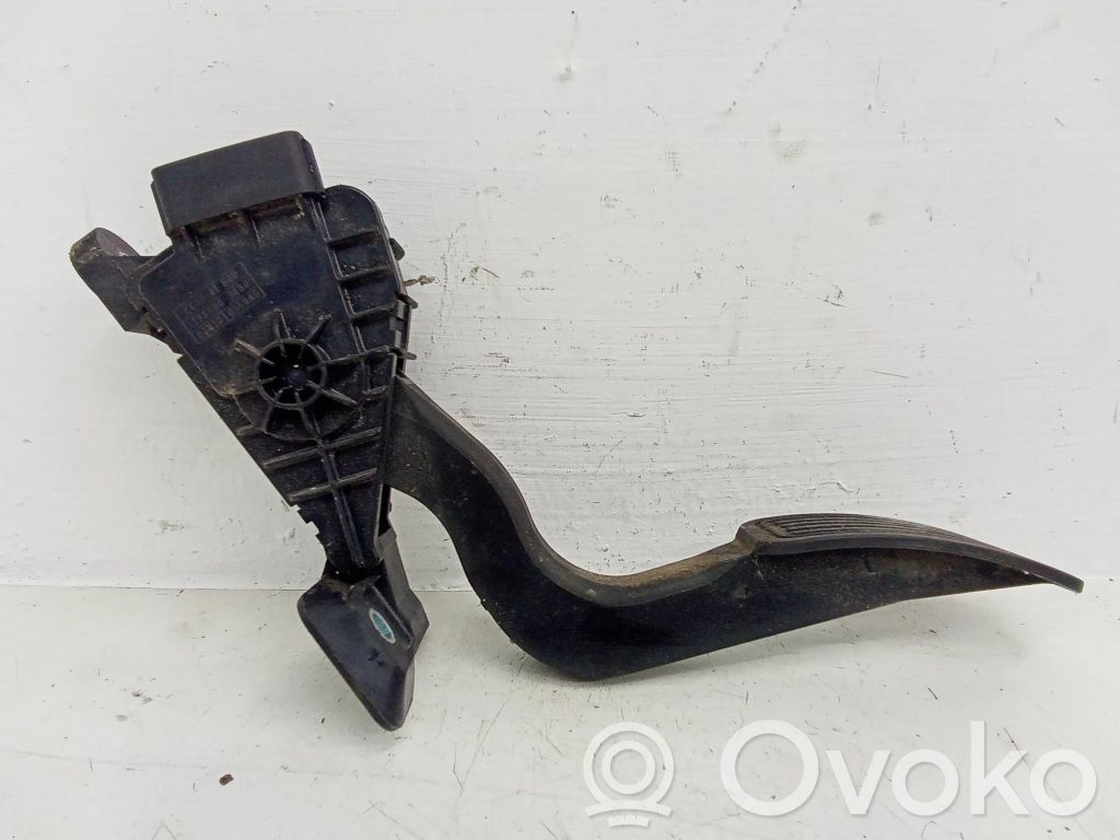 Pédale d'accélérateur   1988003480
