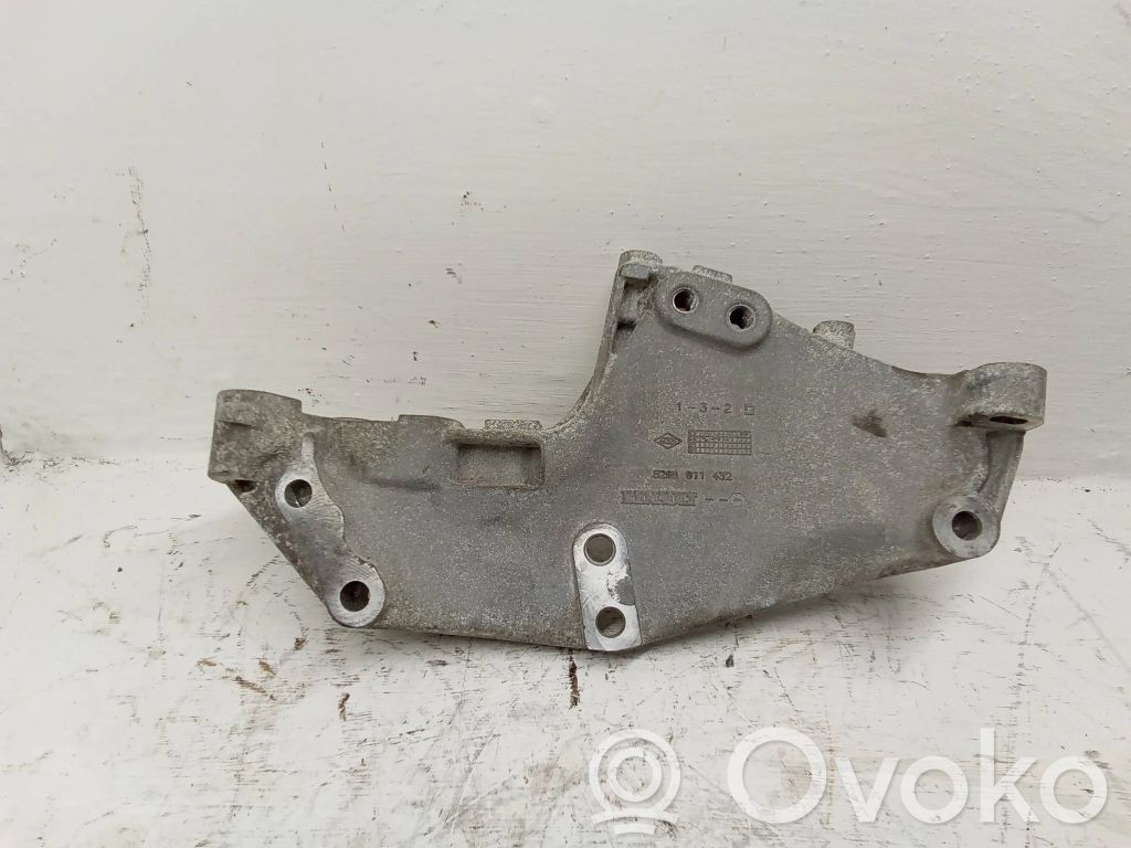 Renault Trafic II (X83) Engine mounting bracket 