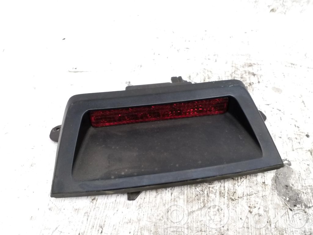 Chrysler 300 - 300C Third/center stoplight 