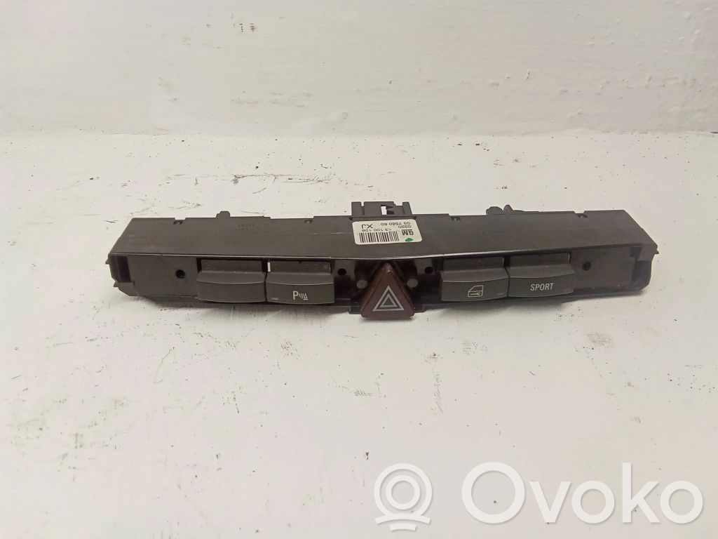 Opel Zafira B Hazard light switch 