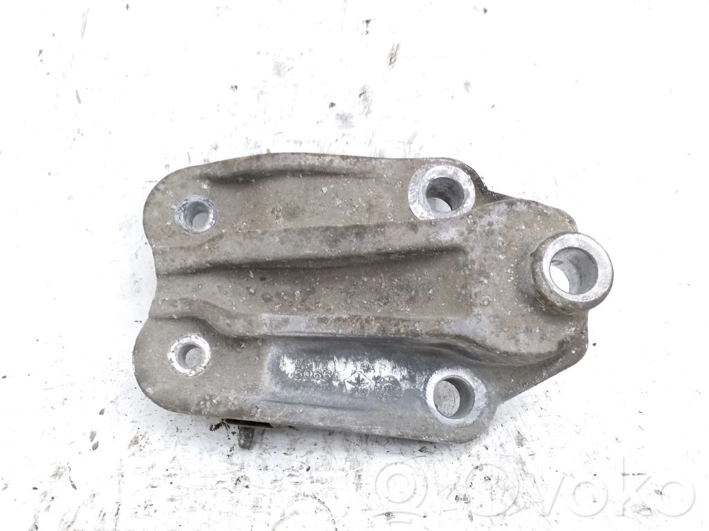 Chrysler Town & Country V Engine mounting bracket 
