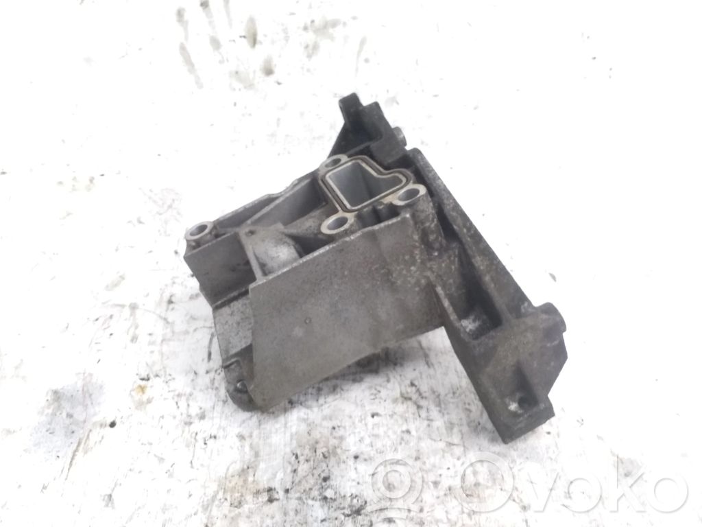Audi A4 Allroad B8 Power steering pump mounting bracket 