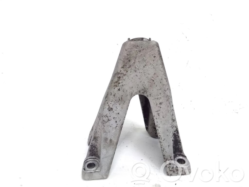 Engine mounting bracket   4E0199307BH