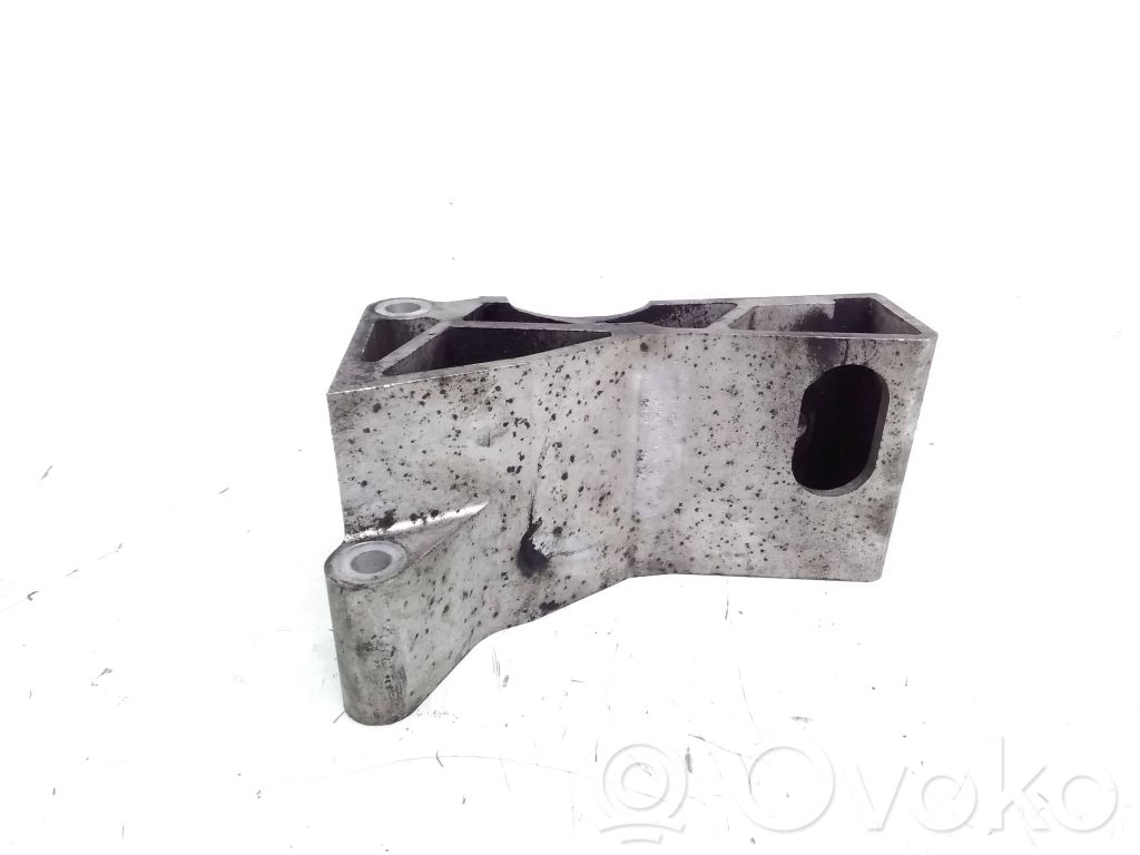 Volvo XC90 Gearbox mounting bracket 