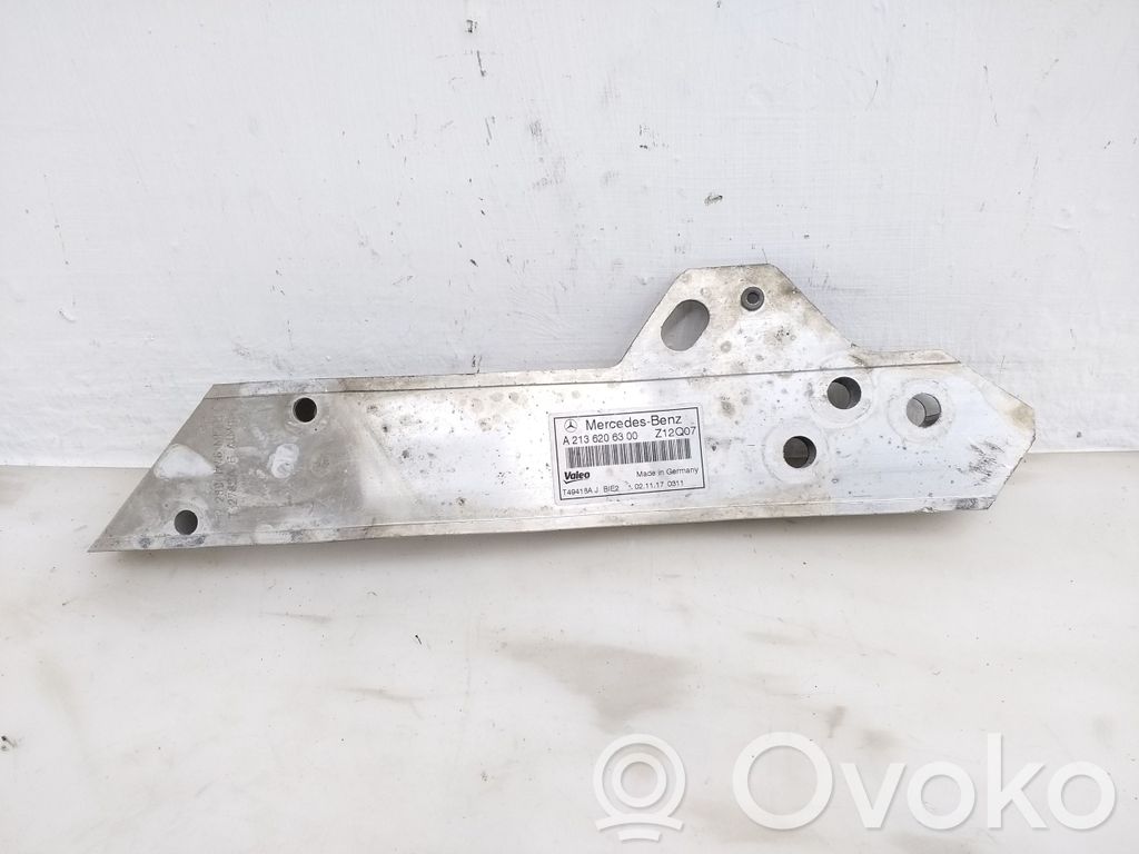 Mercedes-Benz E W213 Staffa del pannello di supporto del radiatore