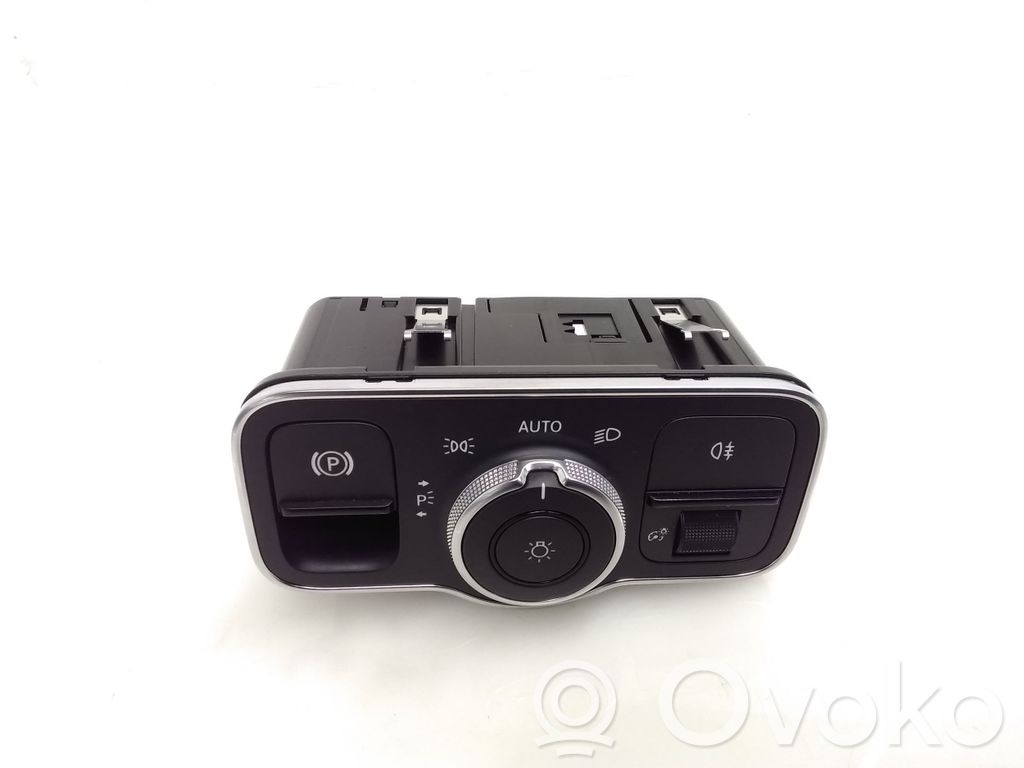Comutator lumini   A2479052902