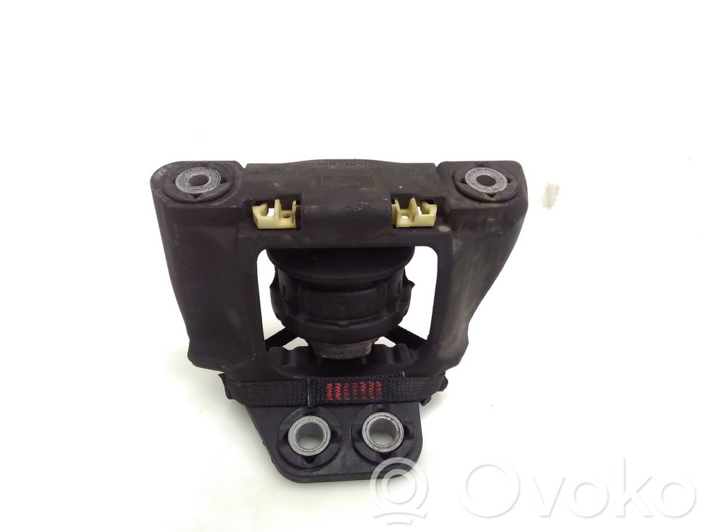 Volvo XC90 Engine mount bracket 