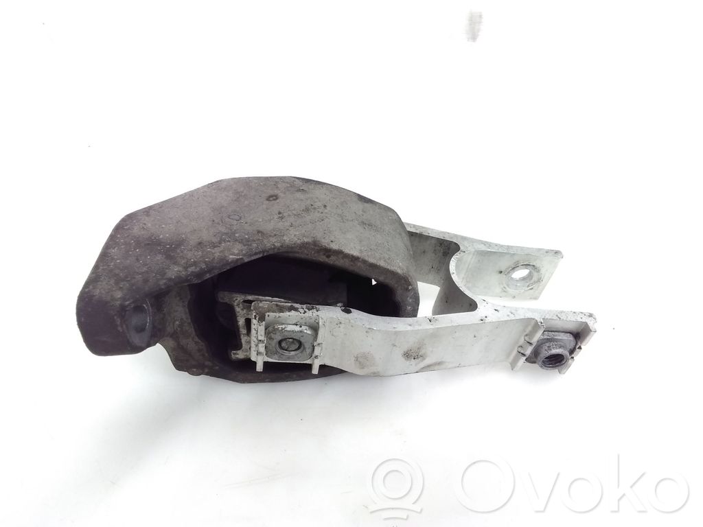 Volvo XC90 Engine mount bracket 