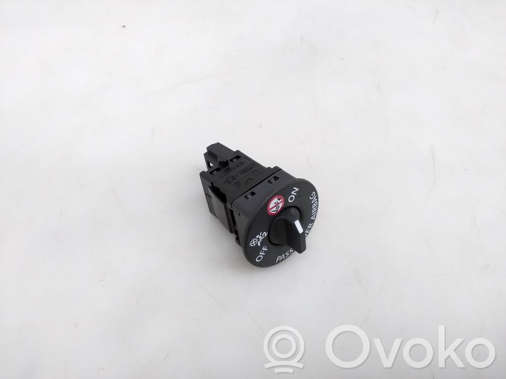 Nissan Juke II F16 Interruptor de encendido/apagado del airbag de pasajero