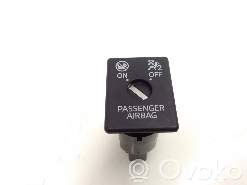 Mazda CX-30 Passenger airbag on/off switch 