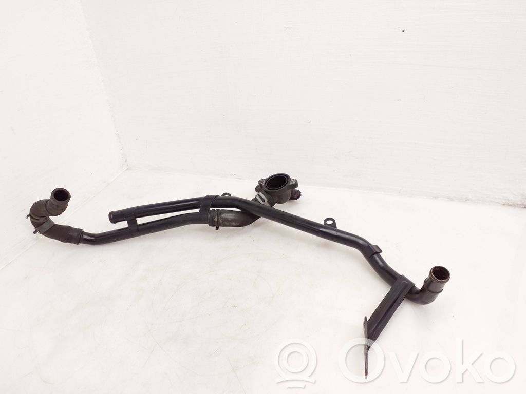 Volkswagen PASSAT B8 Engine coolant pipe/hose 