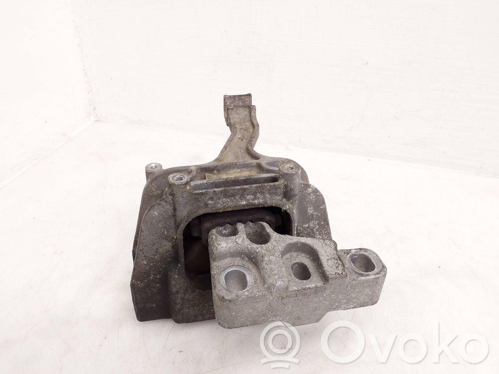 Volkswagen PASSAT B8 Engine mount bracket 
