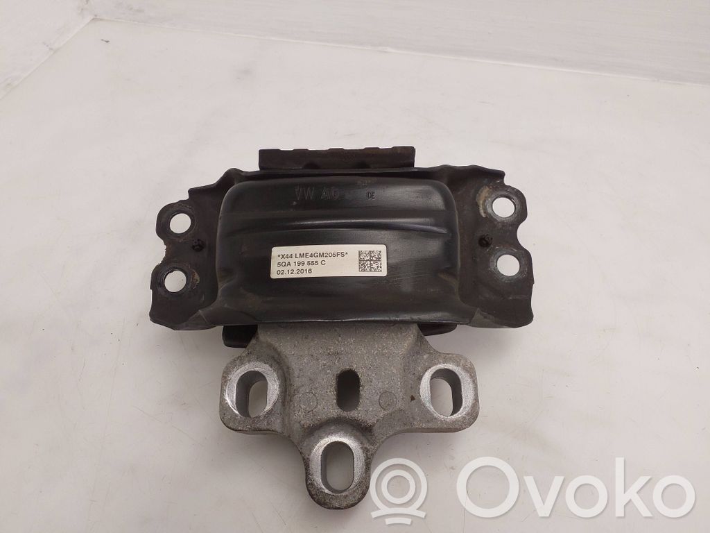 Volkswagen Tiguan Engine mount bracket 