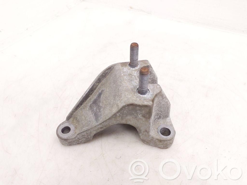 Ford Turneo Courier Gearbox mounting bracket 