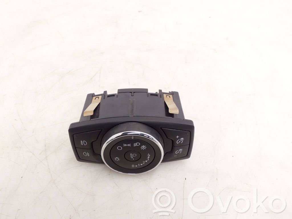 Ford Turneo Courier Light switch 