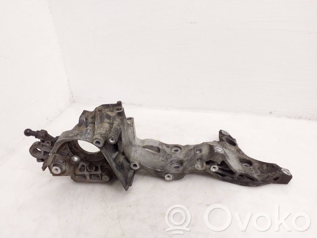 Volkswagen PASSAT B8 Mocowanie alternatora 