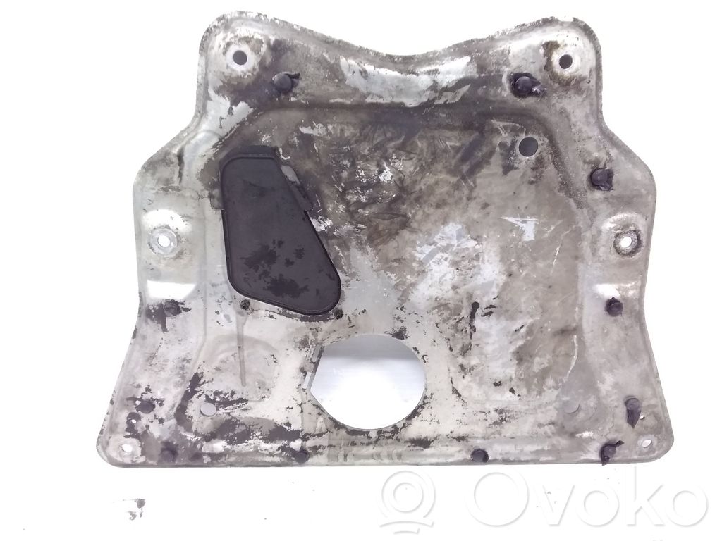 Engine splash shield/under tray   6773000