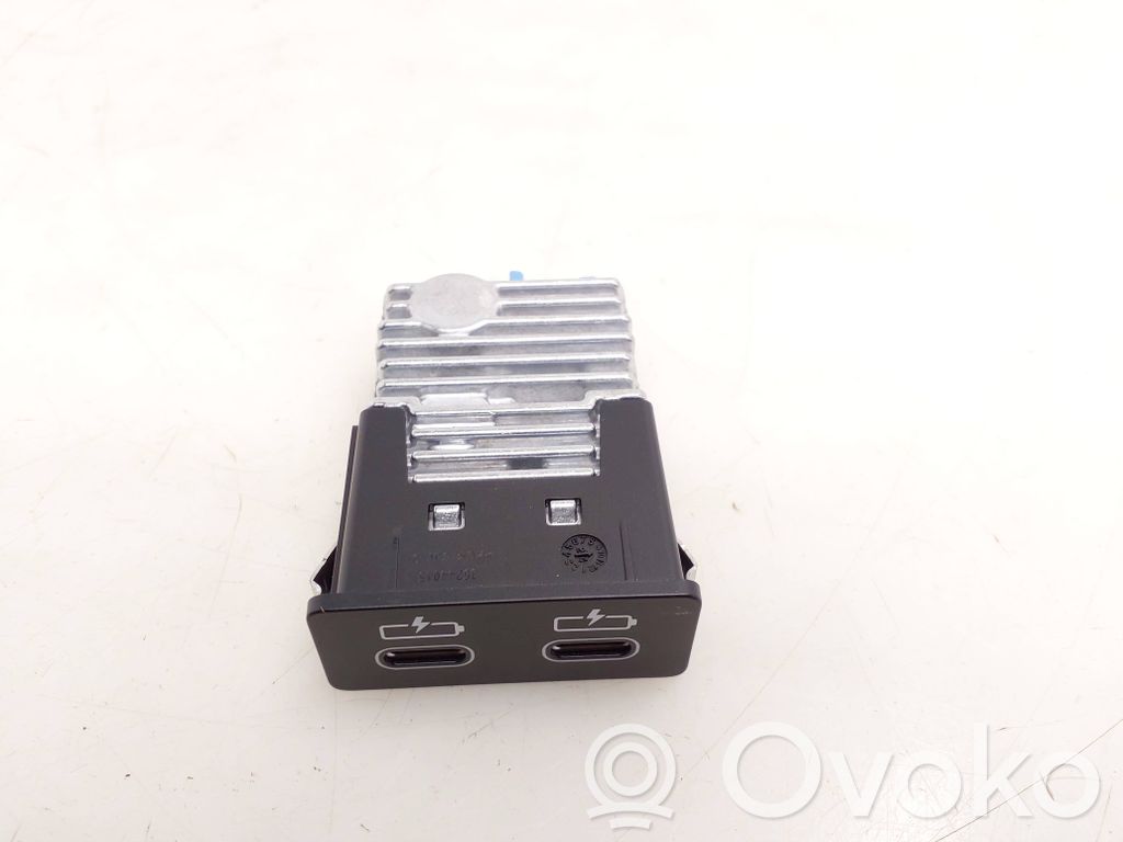 BMW iX1 USB socket connector 