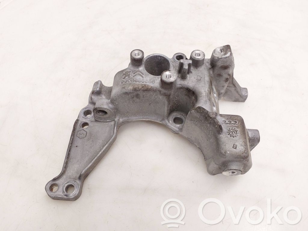 Peugeot 3008 II Generator/alternator bracket 