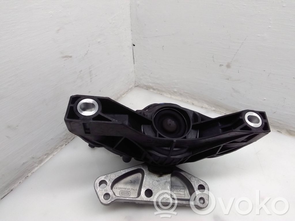 Peugeot 3008 II Engine mount bracket 