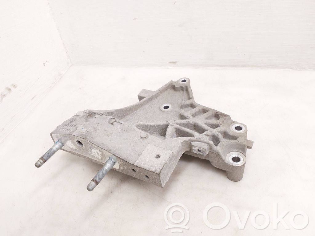 Engine mounting bracket   211130