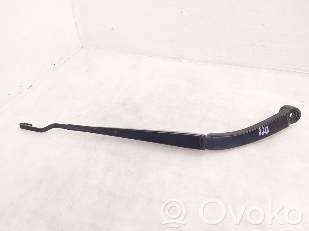 Toyota Hilux VIII Front wiper blade arm 