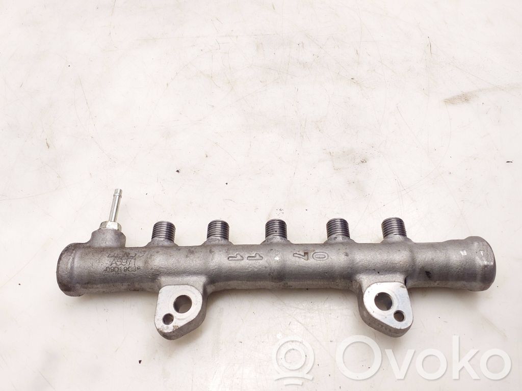 Toyota Hilux VIII Listwa wtryskowa 