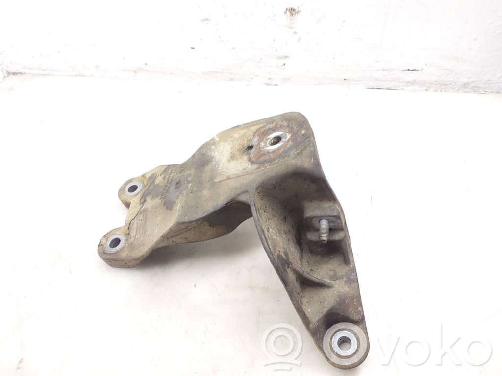 Volkswagen Amarok Engine mounting bracket 