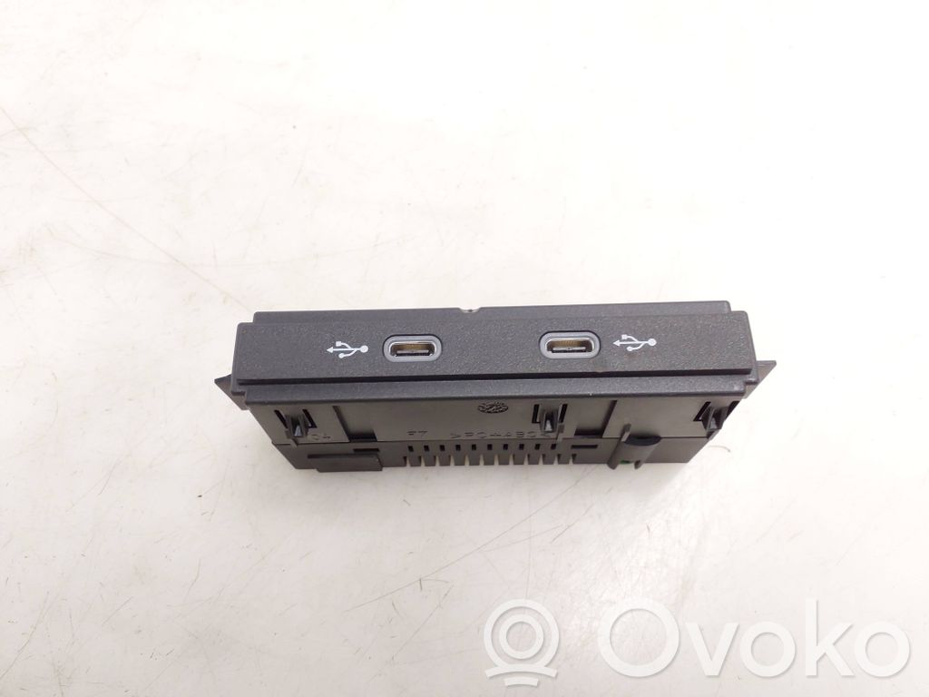 Volkswagen Tiguan Gniazdo / Złącze USB 