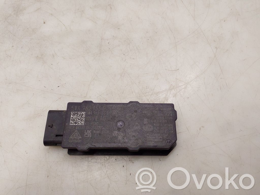 Volkswagen Tiguan Keyless system antenna 