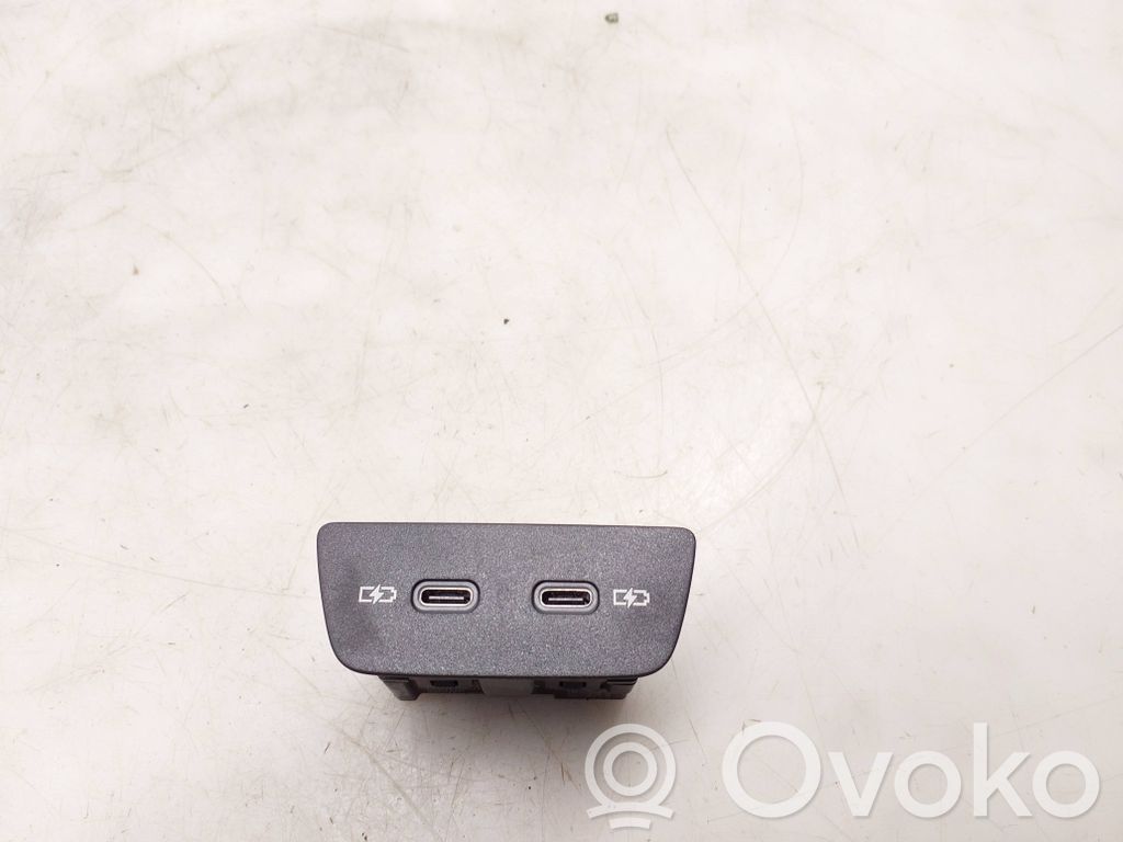 Volkswagen Tiguan Gniazdo / Złącze USB 