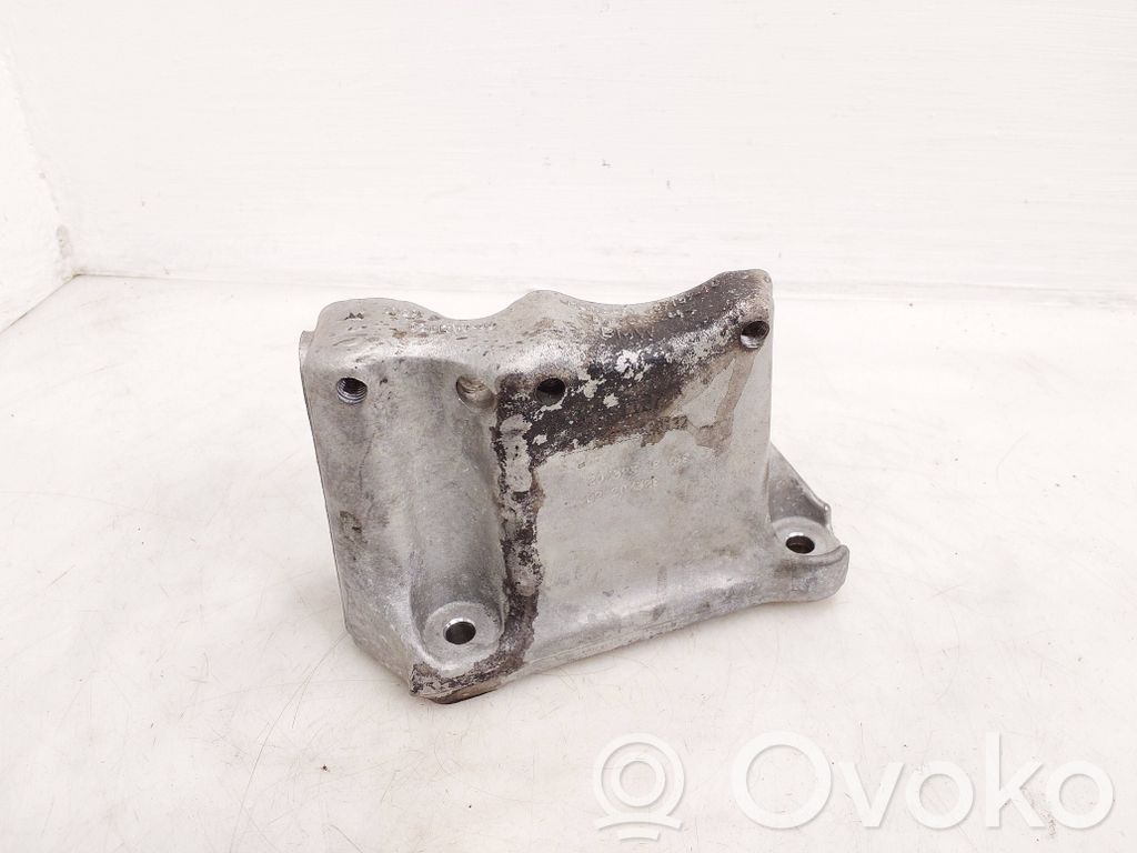 BMW 2 F44 Engine mounting bracket 