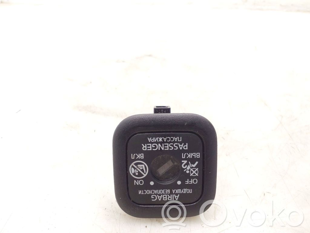 Toyota Camry VIII XV70 Interruptor de encendido/apagado del airbag de pasajero