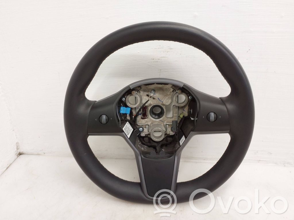 Tesla Model Y Stūre 