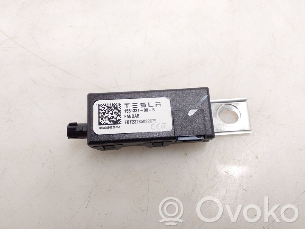 Tesla Model Y Aerial antenna amplifier 