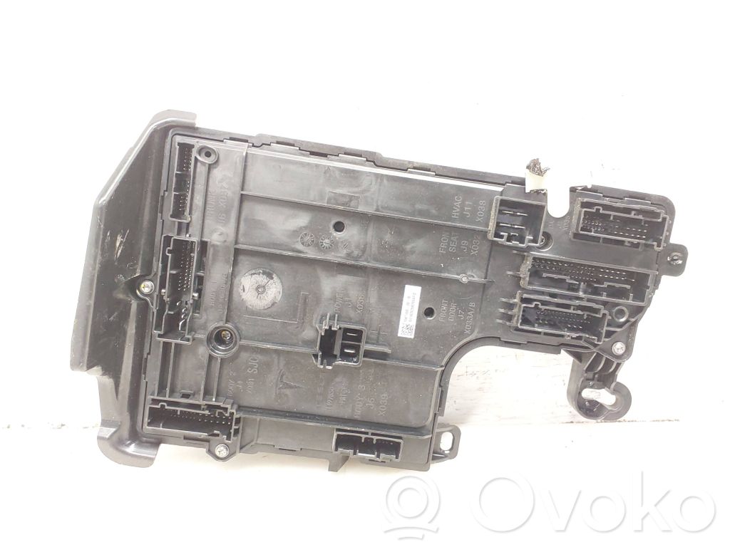 Tesla Model 3 Mukavuusmoduuli 