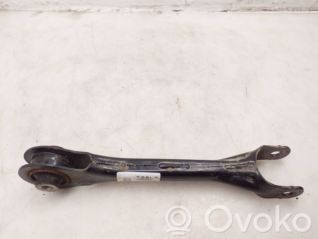 Tesla Model 3 Querlenker hinten 