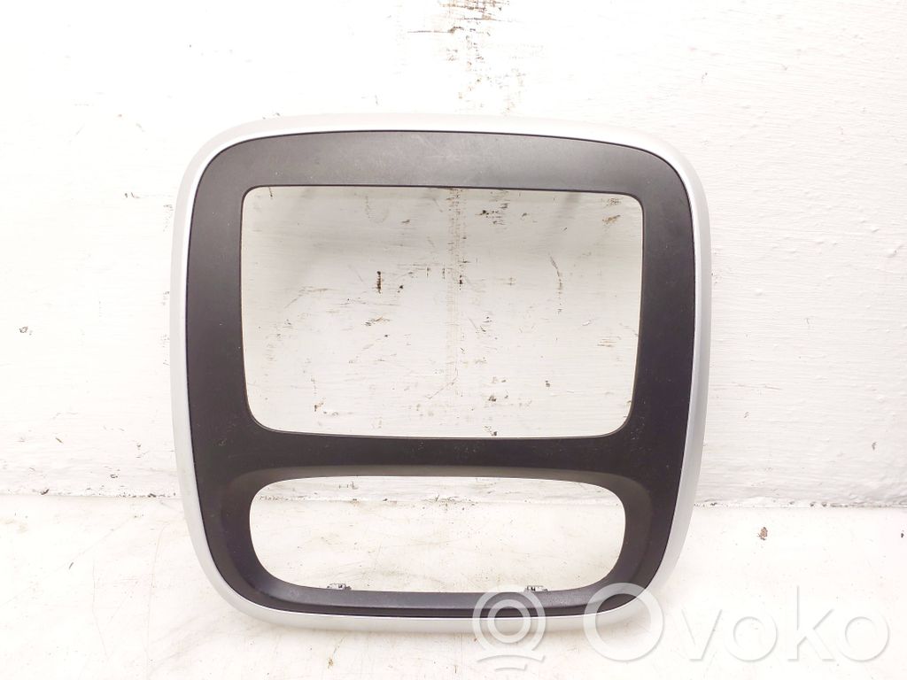 Renault Trafic III (X82) Rămă unitate radio/GPS 