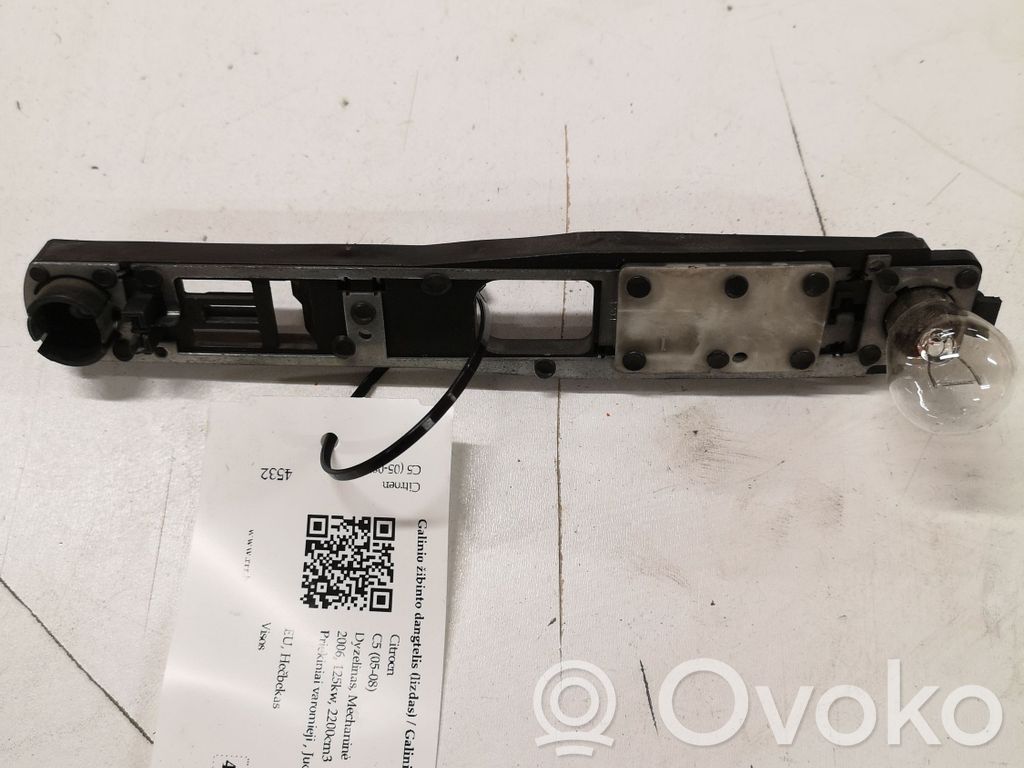 Citroen C5 Takavalon polttimon suojan pidike 