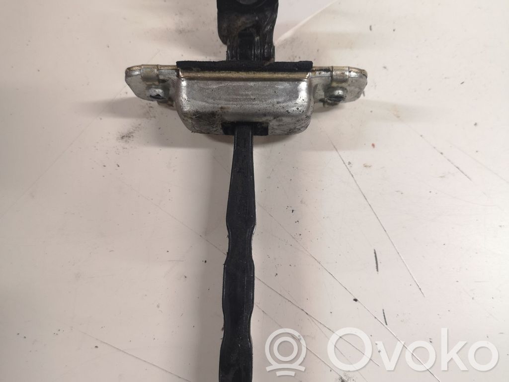 KIA Sorento Etuoven pidätin 