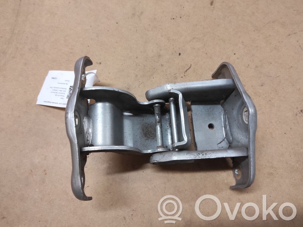 Loading door lower hinge   527428