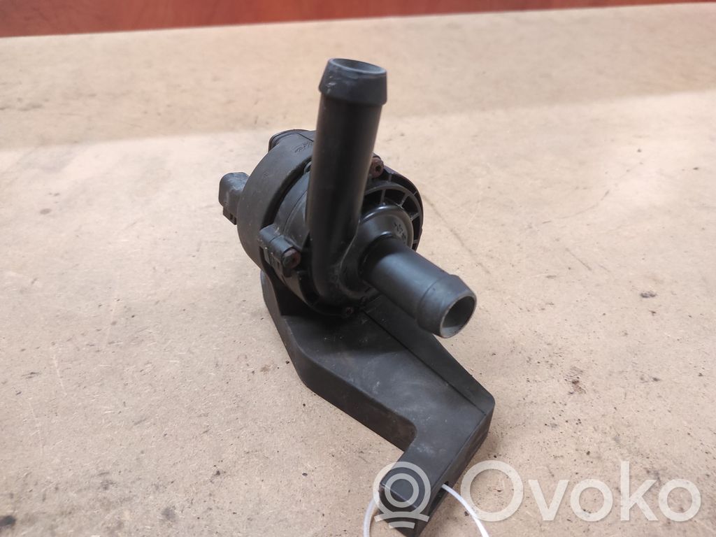 Vesipumppu   4R8318D473,0392023011