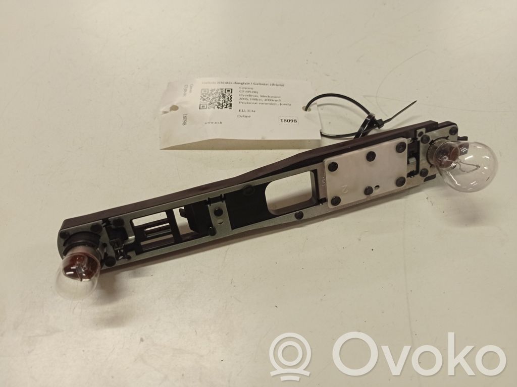 Citroen C5 Takavalon polttimon suojan pidike 