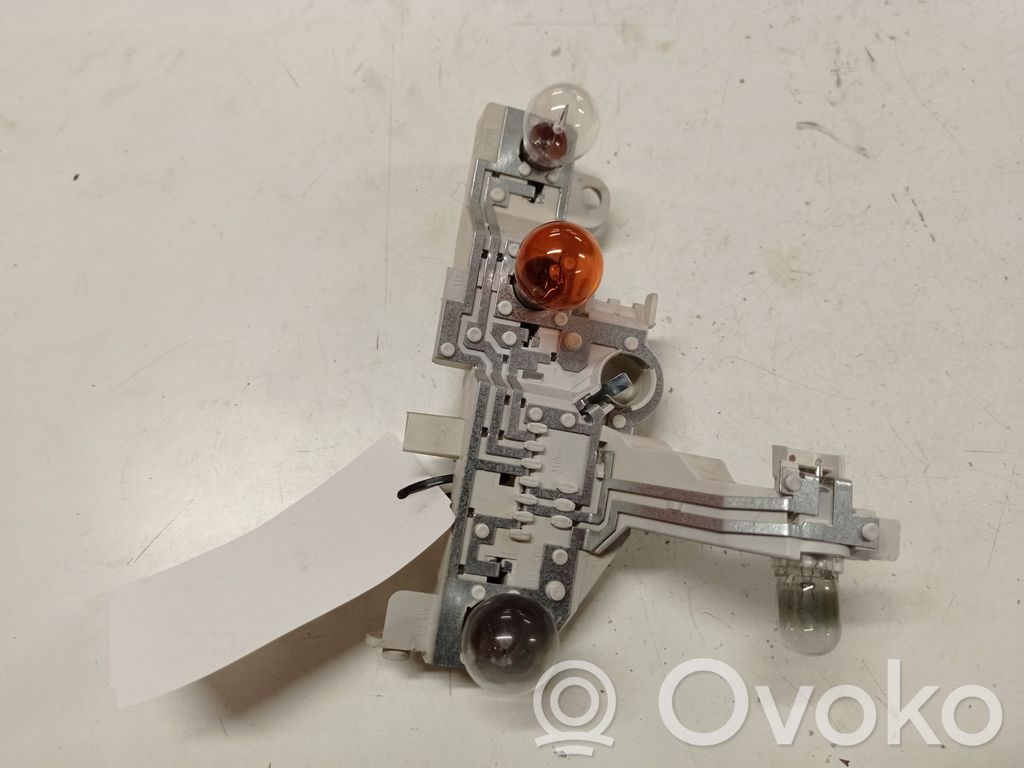 BMW 1 E81 E87 Cubierta del soporte de la lámpara de la luz trasera 