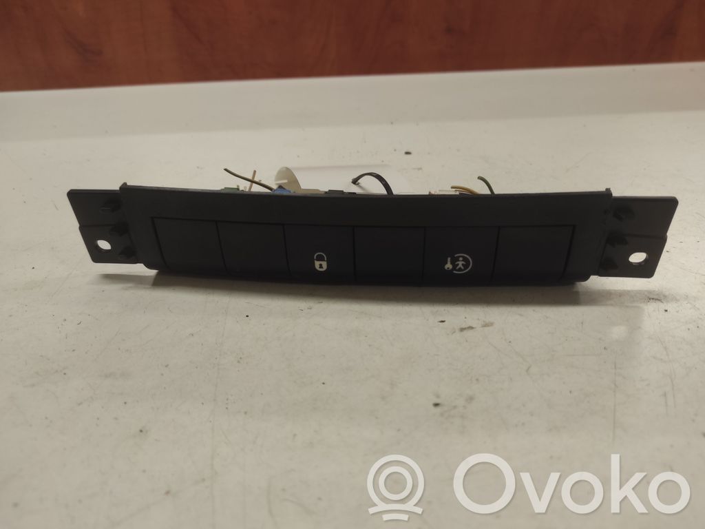 Peugeot 207 Central locking switch button 