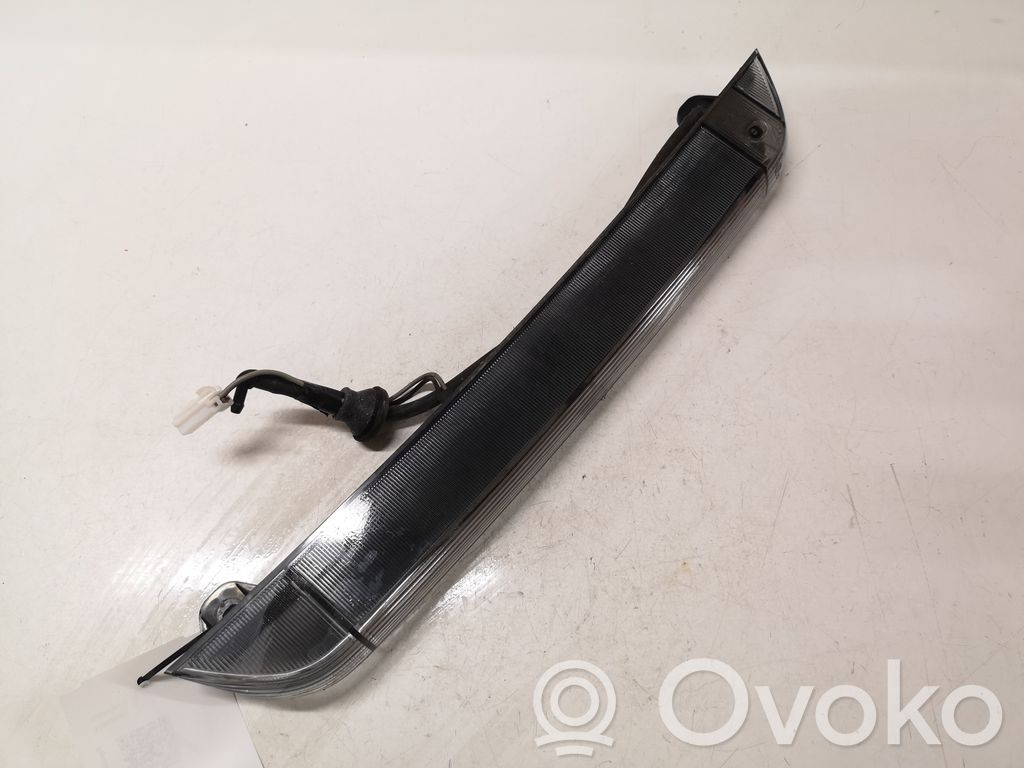 Mitsubishi Grandis Third/center stoplight 