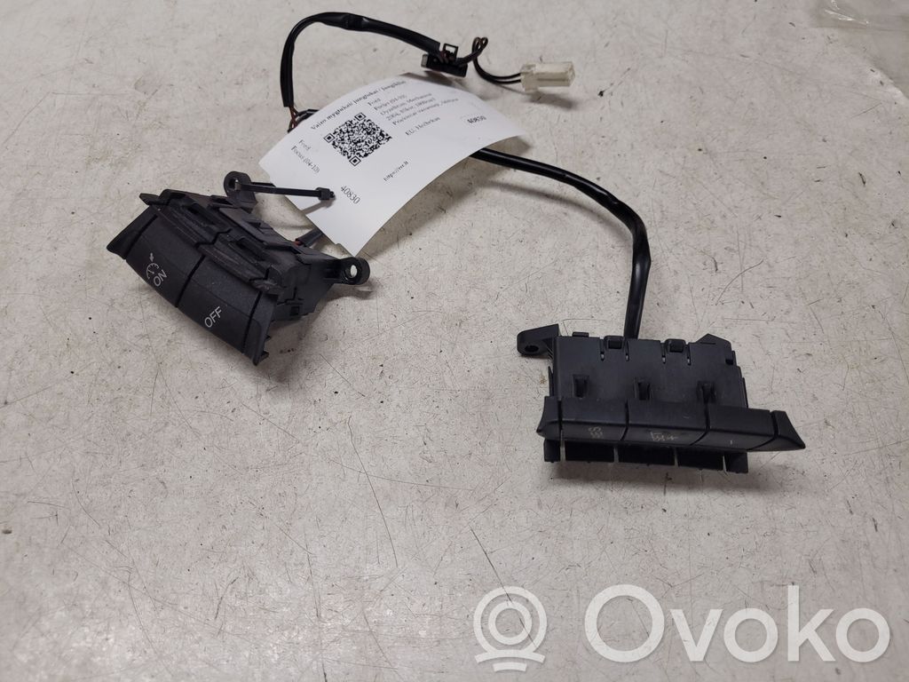 Ford Focus Steering wheel buttons/switches 